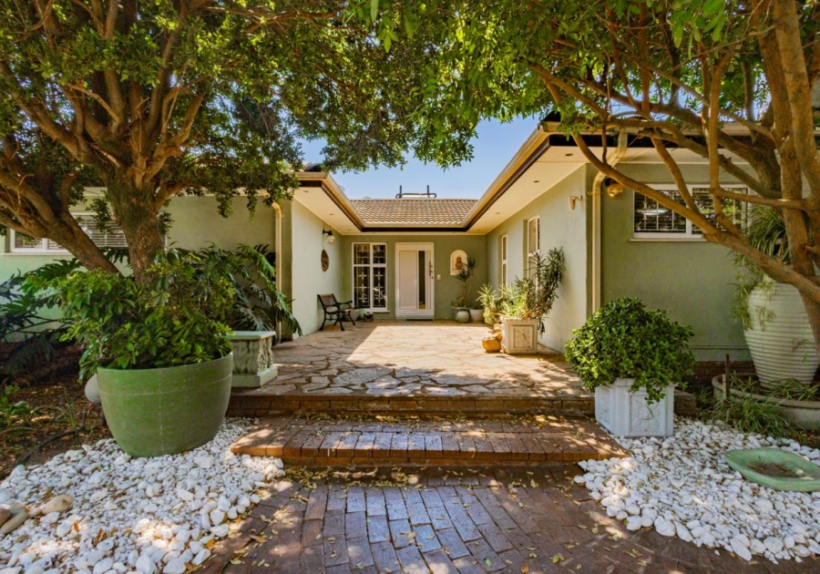 8 Bedroom Property for Sale in Joostenbergvlakte Western Cape